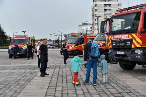 Ziua Pompierilor, sărbătorită la Oradea: Copiii au aflat ce înseamnă să fii salvator (FOTO)