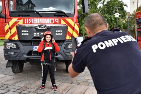 Ziua Pompierilor, sărbătorită la Oradea: Copiii au aflat ce înseamnă să fii salvator (FOTO)