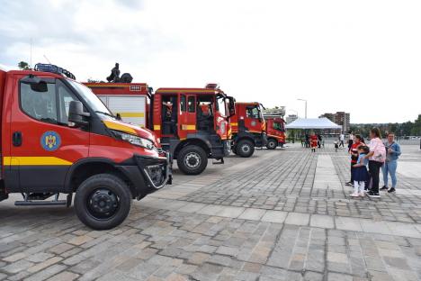 Ziua Pompierilor, sărbătorită la Oradea: Copiii au aflat ce înseamnă să fii salvator (FOTO)