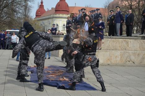 Începe Săptămâna Poliţiei Române. De ziua lor, poliţiştii bihoreni se iau la bătaie în Piaţa Unirii