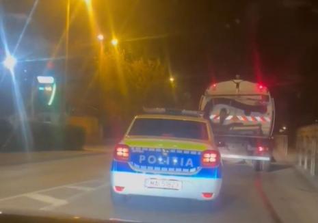 VIDEO: Mașină de Poliție, filmată în depășire pe linie continuă, în Oradea