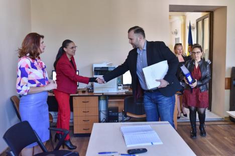 USR-iștii și-au înregistrat candidații la CJ Bihor, Primăria și Consiliul Local Oradea. Printre ei, deputatul Dehelean și... Thomas Becket (FOTO)