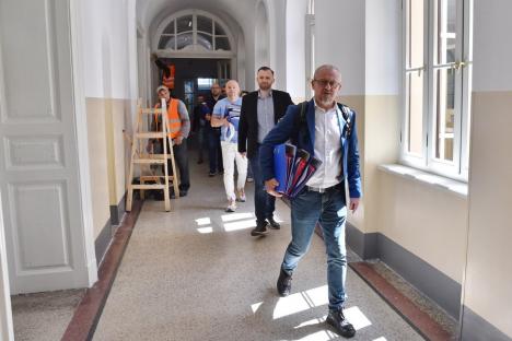 USR-iștii și-au înregistrat candidații la CJ Bihor, Primăria și Consiliul Local Oradea. Printre ei, deputatul Dehelean și... Thomas Becket (FOTO)