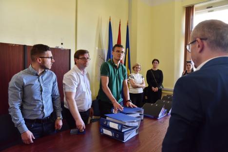 USR-iștii și-au înregistrat candidații la CJ Bihor, Primăria și Consiliul Local Oradea. Printre ei, deputatul Dehelean și... Thomas Becket (FOTO)