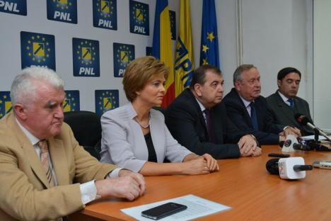 Liberalii şi-au înregistrat candidaţii: Doi din şase-s noi, un profesor universitar şi un avocat. Bolojan candidează la Senat ca „locomotivă” (FOTO)