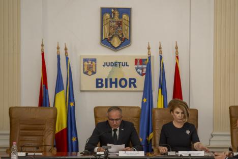 Bihorul are un nou Consiliu Județean, tot cu Bolojan președinte. Vicepreședinți au fost aleși liberalii Mircea Mălan și Horea Abrudan (FOTO)