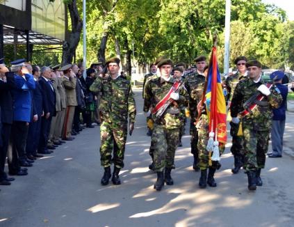 Glorie eroilor! Depunere de coroane la Cimitirul Municipal, la comemorarea a 70 de ani de la eliberarea ultimei palme de pământ românesc (FOTO)