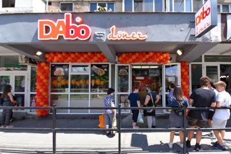 Atenţie, pofticioşi! S-a deschis un restaurant Dabo Döner şi în cartierul Rogerius din Oradea (FOTO / VIDEO)