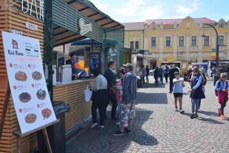 Festin în Piaţa Unirii: A început Street Food Festival Oradea, cu mâncăruri apetisante şi preţuri piperate (FOTO)