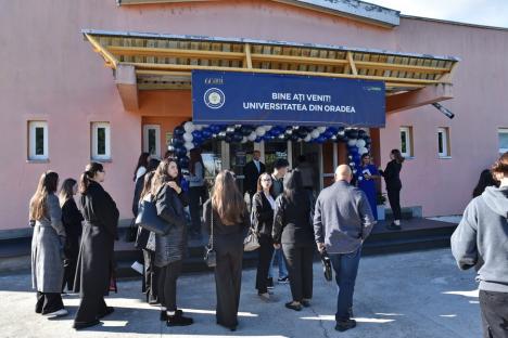 Universitatea din Oradea începe noul an cu un număr record de studenți și prima în țară la numărul specializărilor de masterat (FOTO)