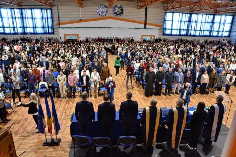 Universitatea din Oradea începe noul an cu un număr record de studenți și prima în țară la numărul specializărilor de masterat (FOTO)