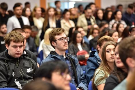 Universitatea din Oradea începe noul an cu un număr record de studenți și prima în țară la numărul specializărilor de masterat (FOTO)