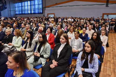 Universitatea din Oradea începe noul an cu un număr record de studenți și prima în țară la numărul specializărilor de masterat (FOTO)