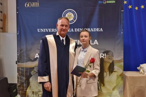 Universitatea din Oradea începe noul an cu un număr record de studenți și prima în țară la numărul specializărilor de masterat (FOTO)