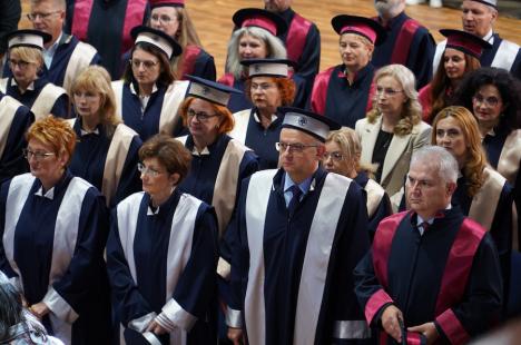 Universitatea din Oradea a deschis noul an academic: Peste 16.000 de studenți încep cursurile, mai mulți profesori VIP s-au pensionat (FOTO)
