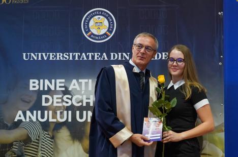 Universitatea din Oradea a deschis noul an academic: Peste 16.000 de studenți încep cursurile, mai mulți profesori VIP s-au pensionat (FOTO)