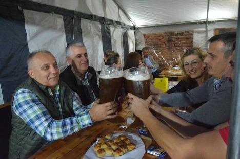 S-a deschis Tom Beer, prima manufactură de bere artizanală în Oradea. Are cramă, terasă şi berar german (FOTO)