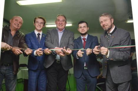 Tinerii maghiari şi-au inaugurat centrul YouthStud HUB din Pasajul Vulturul Negru (FOTO)