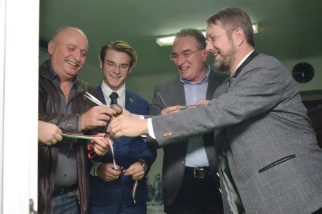 Tinerii maghiari şi-au inaugurat centrul YouthStud HUB din Pasajul Vulturul Negru (FOTO)