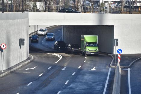 S-a deschis circulația prin pasajele din centrul Oradiei. Primii șoferi care le-au încercat au claxonat ca la nuntă (FOTO/VIDEO)