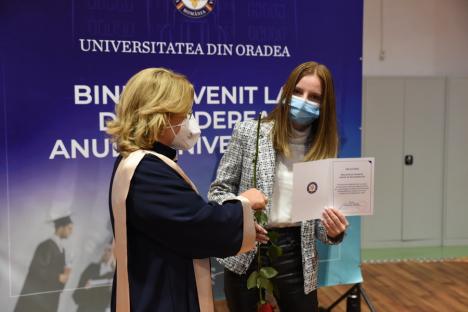 Ceremonie restrânsă la Universitatea din Oradea, la debutul noului an academic. Rectorul Bungău, mesaj pro-vaccinare pentru profesori şi studenţi (FOTO / VIDEO)