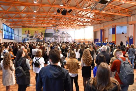 Aproape 21.000 de studenți au început noul an academic, la Oradea. Șefii Universității le-au cerut să nu fie mediocri (FOTO)