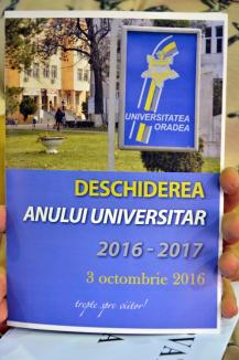 Festivitatea de început de an universitar: Participanţi mai puţini, discursuri fără nicio aluzie la inculparea rectorului Bungău (FOTO)