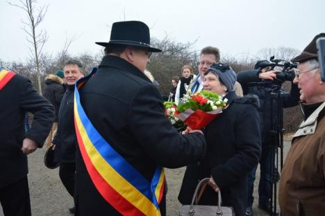 Inaugurarea noului punct de frontieră de la Cheresig: Oficialii români şi unguri s-au prins în Hora Unirii (FOTO / VIDEO)