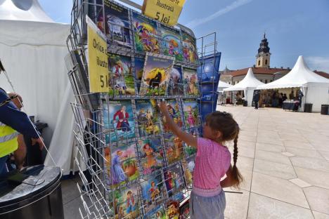 S-a deschis Târgul Gaudeamus în centrul Oradiei: Cărți oferite gratuit, reduceri de până la 60% și multe jocuri pentru copii (FOTO/VIDEO)