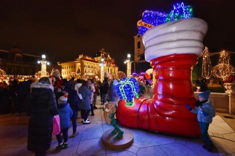 În aşteptarea Crăciunului: Cum a fost împodobit centrul Oradiei și ce poți găsi la târgul din Piaţa Unirii (FOTO/VIDEO)