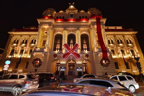 În aşteptarea Crăciunului: Cum a fost împodobit centrul Oradiei și ce poți găsi la târgul din Piaţa Unirii (FOTO/VIDEO)