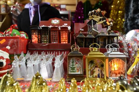 În Oradea a început sărbătoarea! Au fost aprinse luminiţele festive şi s-a deschis Târgul de Crăciun (FOTO / VIDEO)