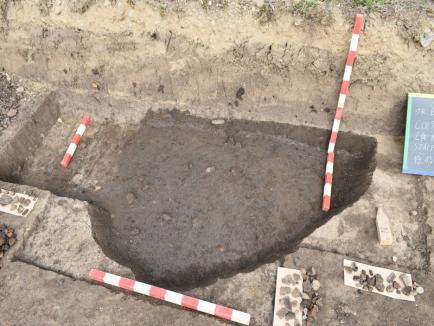 Locuinţe antice şi medievale, găsite de arheologi pe şantierul unei străzi din Oradea (FOTO)