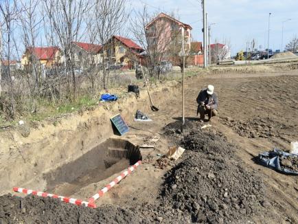 Locuinţe antice şi medievale, găsite de arheologi pe şantierul unei străzi din Oradea (FOTO)