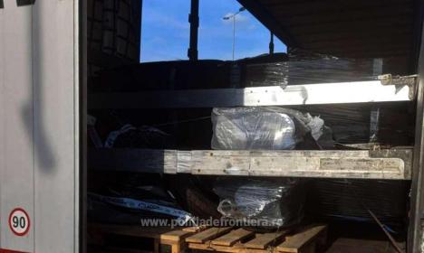 Patru TIR-uri care aduceau în țară ilegal 23 de tone de deșeuri prin Borș, întoarse din drum la frontieră