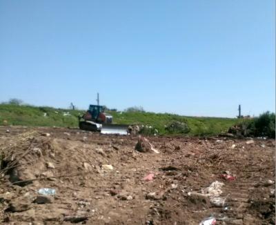 Primăria Batăr a îngropat ilegal deşeuri pe circa 5.000 metri pătrați de teren (FOTO)