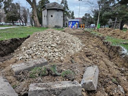 Pe-aici nu se trece! Au fost nevoiți să refacă pista de biciclete, pe lângă un monument funerar (FOTO)