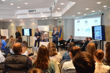 Liceeni şi studenţi la o dezbatere organizată de Parlamentul European la Oradea: Europa înseamnă bunăstare, dar şi libertate (FOTO)