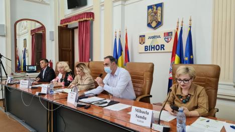 Dezbatere despre viitorul învăţământului dual şi profesional, la Oradea. Un secretar de stat a pus punctul pe 'i': 'Stăm prost şi foarte prost' (FOTO / VIDEO)