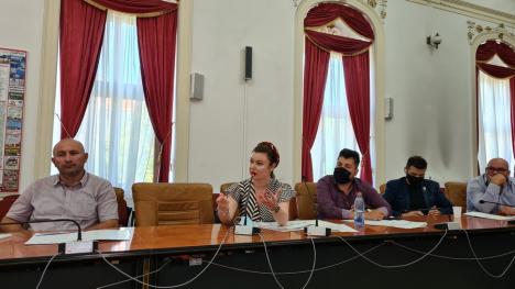 Dezbatere despre viitorul învăţământului dual şi profesional, la Oradea. Un secretar de stat a pus punctul pe 'i': 'Stăm prost şi foarte prost' (FOTO / VIDEO)