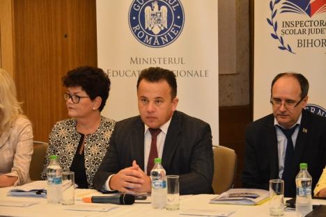 Ministrul Educaţiei, Liviu Pop, la Oradea: De la anul, elevii vor avea manuale unice, iar legea educaţiei va fi schimbată (FOTO)