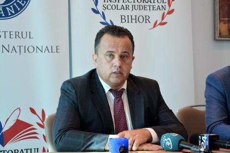 Ministrul Educaţiei, Liviu Pop, la Oradea: De la anul, elevii vor avea manuale unice, iar legea educaţiei va fi schimbată (FOTO)