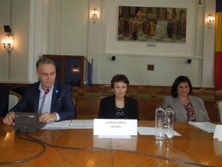 Dezbatere despre o lege a mirosurilor, organizată de USR în absenţa autorităţilor, dar cu 4 parlamentari din 3 judeţe (FOTO)