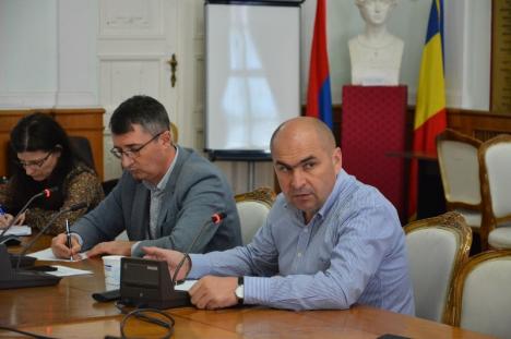 Dezbaterea bugetului Oradiei: Primarul Ilie Bolojan promite reluarea finanţării ONG-urilor din 2020 (FOTO)