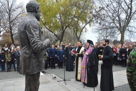 Sărbătorile Centenarului au început fără şefii Consiliului Judeţean: Statuia lui Ion I.C. Brătianu a fost dezvelită în parcul ce-i poartă numele (FOTO)