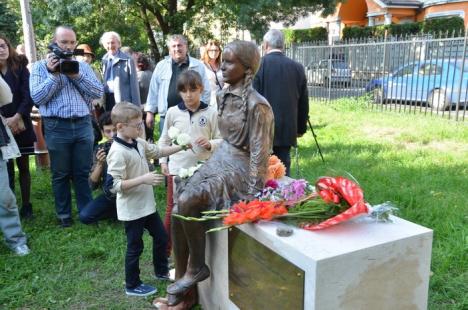Eva s-a întors acasă: Memorialul dedicat copiilor evrei care au pierit în timpul Holocaustului a fost dezvelit în Parcul Bălcescu (FOTO/VIDEO)
