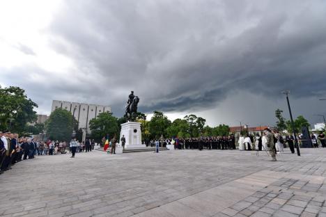 Statuia lui Mihai Viteazul a fost dezvelită în centrul civic al Oradiei, la 5 ani după ce a fost dată jos din Piața Unirii (FOTO/VIDEO)