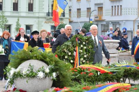 Primarul Ilie Bolojan, în lacrimi la dezvelirea Statuii Regelui Ferdinand în Oradea, boicotată de militari: 'Armata celestă e aici' (FOTO / VIDEO)