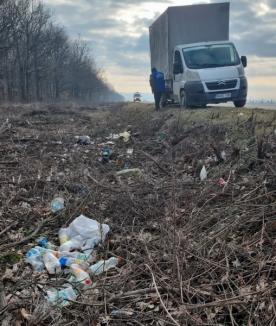 Aproape 30 tone de gunoaie strânse gratuit anul acesta de pe marginea drumurilor județene din Bihor (FOTO)