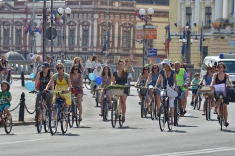 Prima ediţie a Skirt Bike Oradea, o reuşită: Peste 200 de orădence au pedalat prin oraş (FOTO)